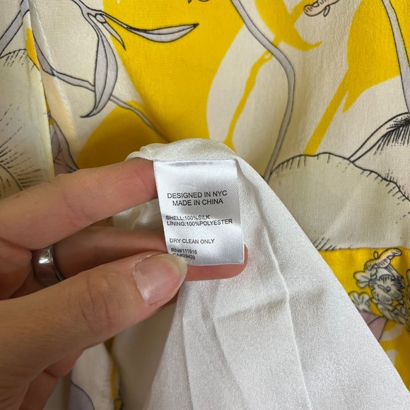 Yumi Kim Silk Wrap Midi Dress S Yellow Floral Wedding Guest Vacation Resort Work - Picture 5 of 12